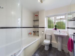 Family bathroom - click for photo gallery